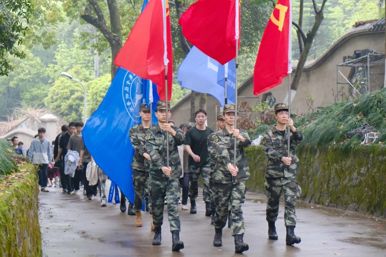 点击图片翻到下一页>>